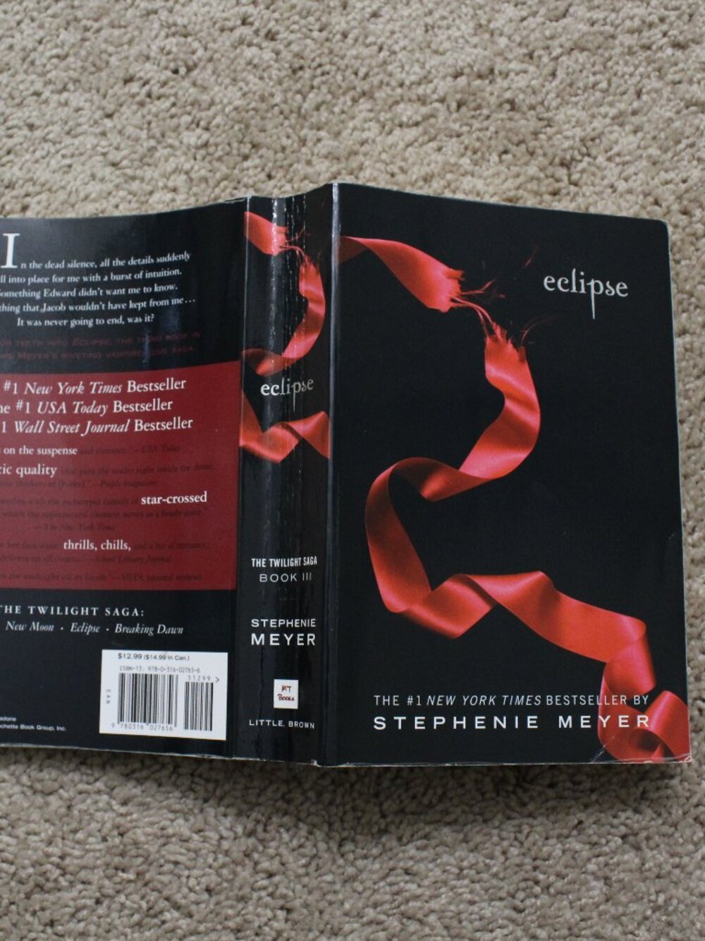 Eclipse ( The Twilight Saga, Book 3 ) by Stephenie Meyer Paperback Novel